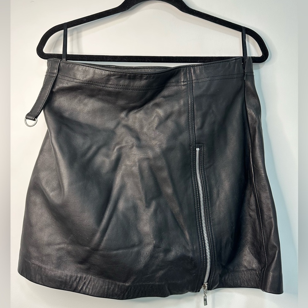 LEATHER SKIRT WITH ZIPPER